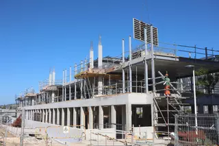 Visita institucional a las obras de construcción de viviendas de promoción pública en Xuxán