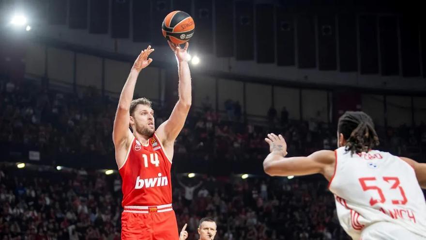 Vezenkov logró un record personal de 45 puntos y la tercera mayor anotación en la historia de la Turkish Airlines EuroLeague