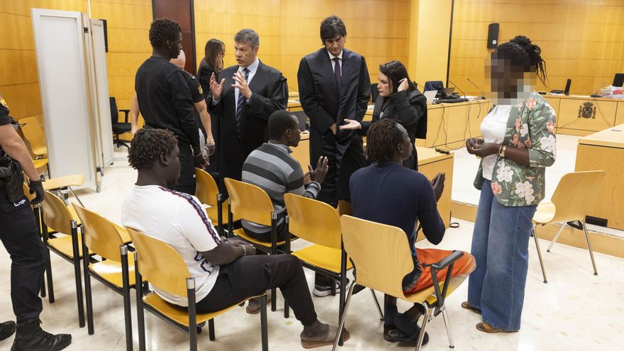 The witnesses of the Cayuco who arrived with three corpses to Tenerife claim to “not recognize” the defendants as the patterns