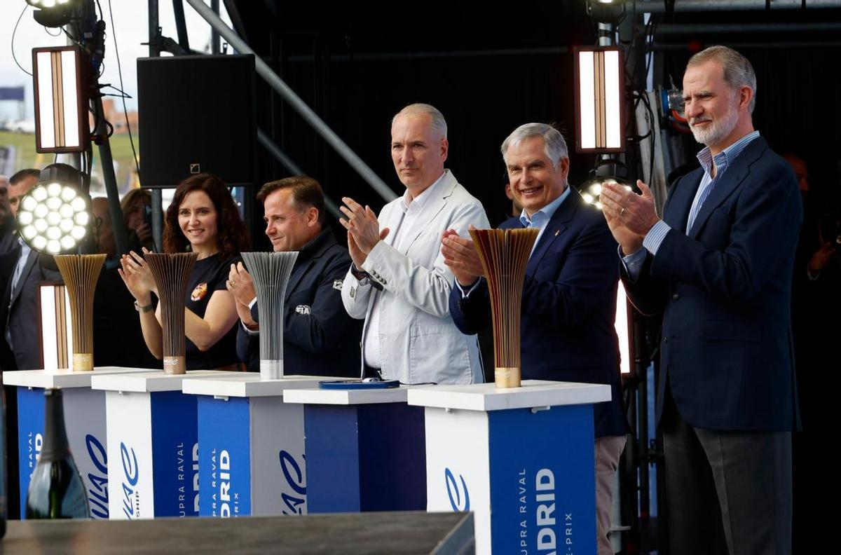 Felipe VI, durante su visita al Circuito del Jarama-RACE con motivo de la celebración del primer Madrid E-Prix.