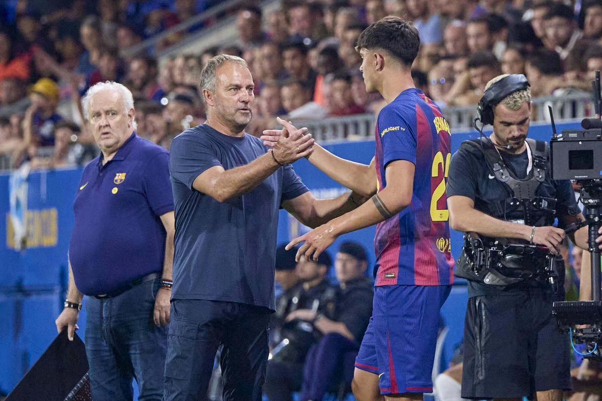 Hansi Flick y Marc Bernal tienen mucho 'feeling'