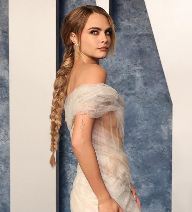 Cara Delenvigne en la fiesta de Vanity Fair de los Oscars 2023