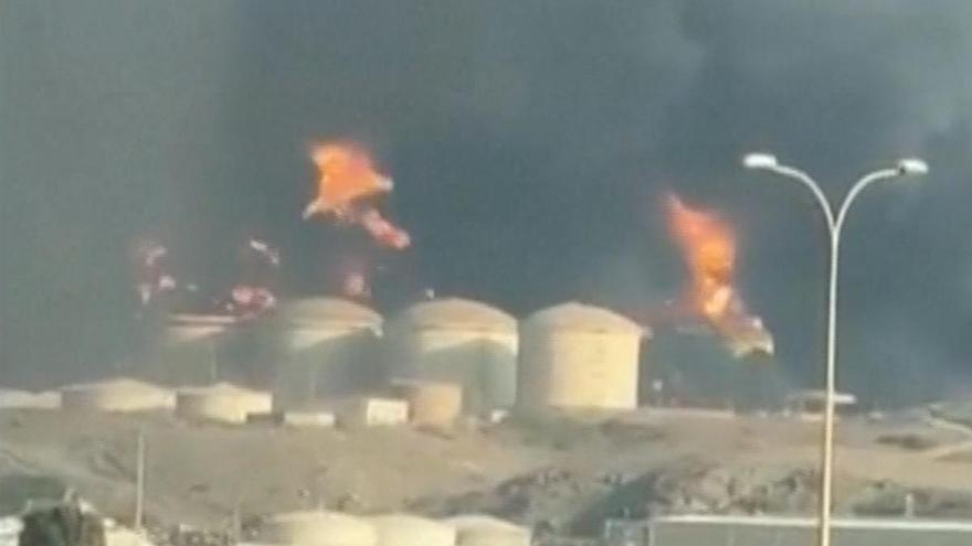 Atacan las instalaciones de almacenamiento de petróleo del puerto de Salalah, en Omán