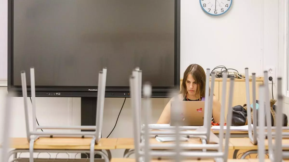 Educació contratará a 1.650 docentes y pagará un plus de 650 euros a los coordinadores del programa de matemáticas