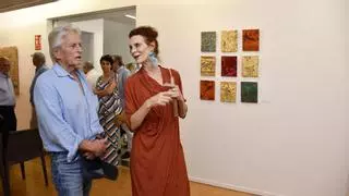 Michael Douglas lässt sich bei der Ausstellungseröffnung von Bruno und Natasha Zupan in Valldemossa sehen