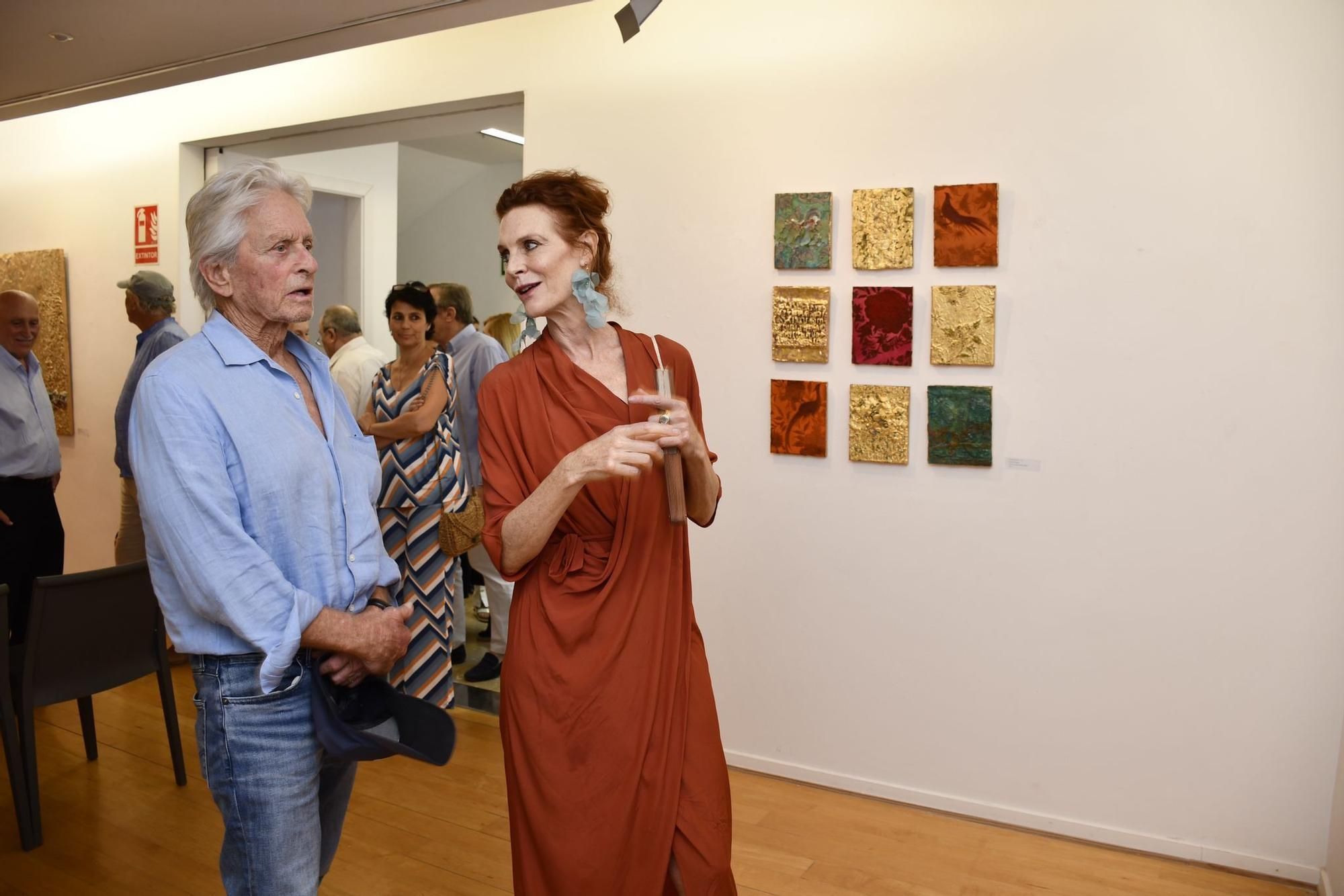 Vernissage mit Hollywood-Star: Michael Douglas bei der Vernissage von Vater und Tochter Zupan auf Mallorca