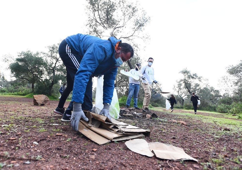 Patrullas medioambientales de voluntarios y Sadeco limpian el Patriarca