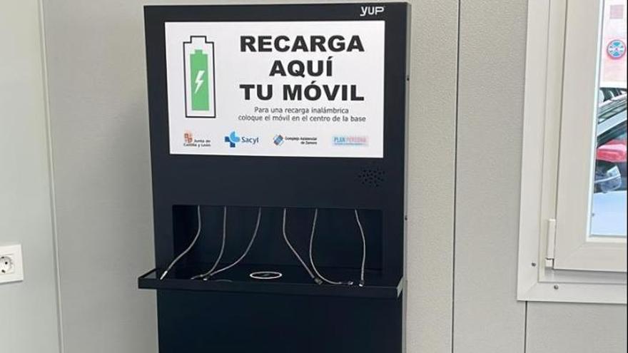 El hospital de Zamora estrena puntos de recarga para el móvil