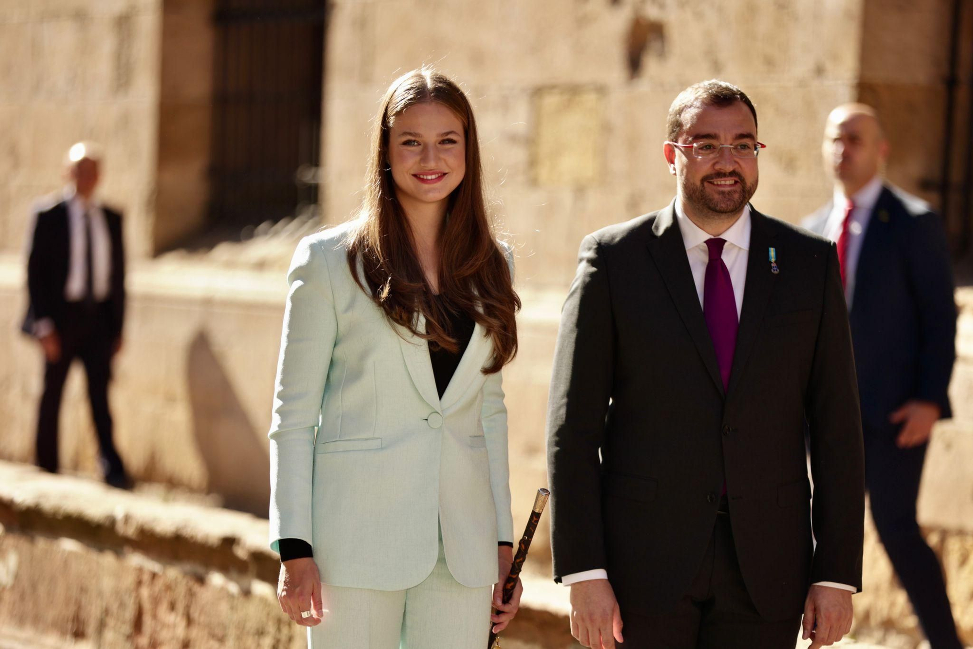 EN IMÁGENES |  Así fueron los primeros actos de la Princesa Leonor en solitario en Asturias: Alcaldesa Honoraria de Oviedo y Medalla de Asturias
