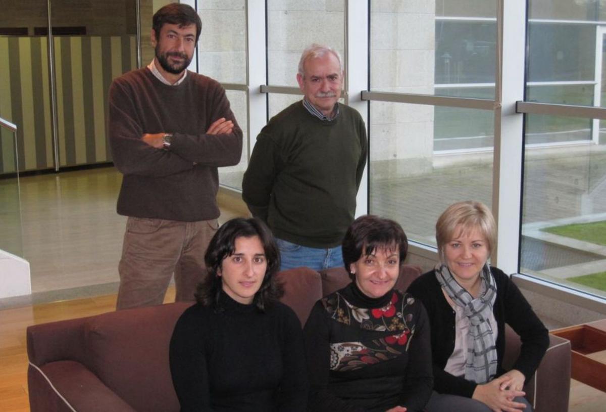 Socios de Peloides Termales, con Meijide abajo en el centro. |  L. O.