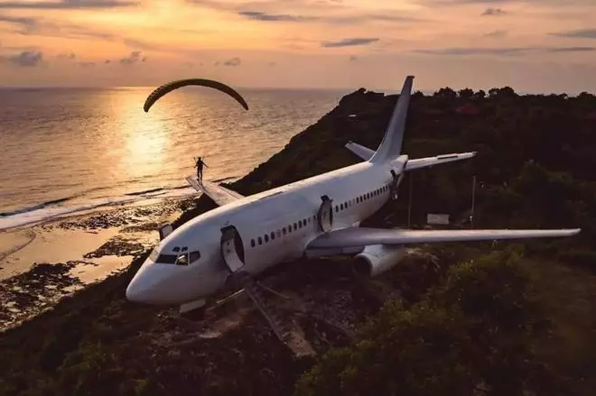 Private Jet Villa, el impresionante avión-hotel en un acantilado de Bali