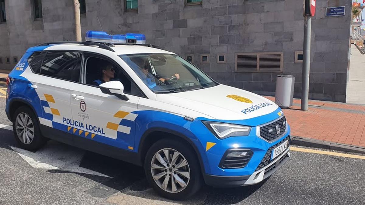 Un vehículo de la Policía Local de Candelaria.