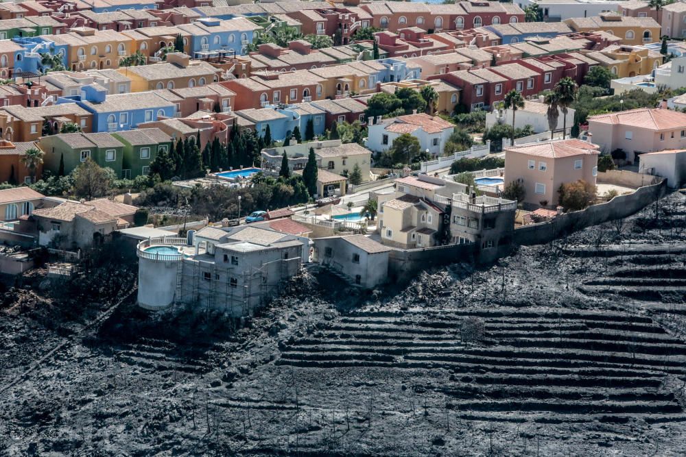 Vistas aéreas del incendio de Benitachell