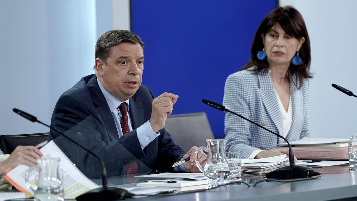 Luis Planas, ministro de Agricultura durante la rueda de prensa posterior al Consejo de Ministros celebrado en el Palacio de la Moncloa.