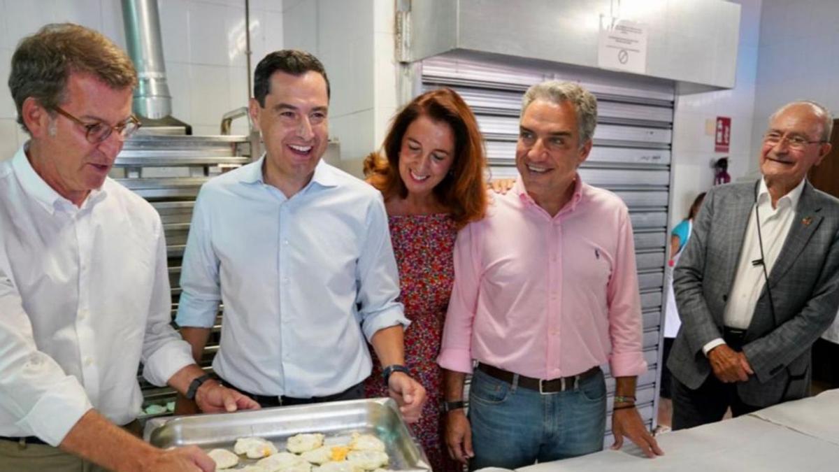 Alberto Núñez Feijóo, Juanma Moreno, Toñi Ledesma, Elías Bendodo y Paco de la Torre, a finales de agosto en el almuerzo de los huevos fritos con los que el PP inicia el curso político. | LA OPINIÓN