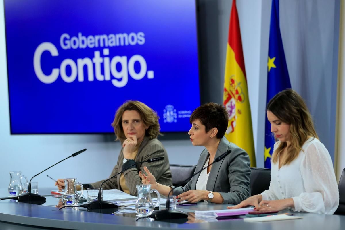 Rueda de prensa de este martes tras el Consejo de Ministros: Isabel Rodríguez, Teresa Ribera e Irene Montero.