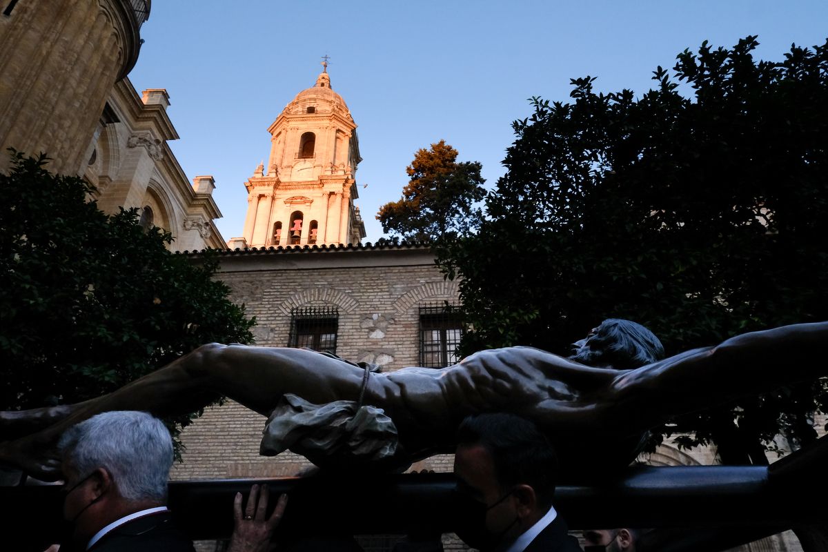 Madrugada de traslados para la veneración 'El Verbo Encarnado' en la Catedral
