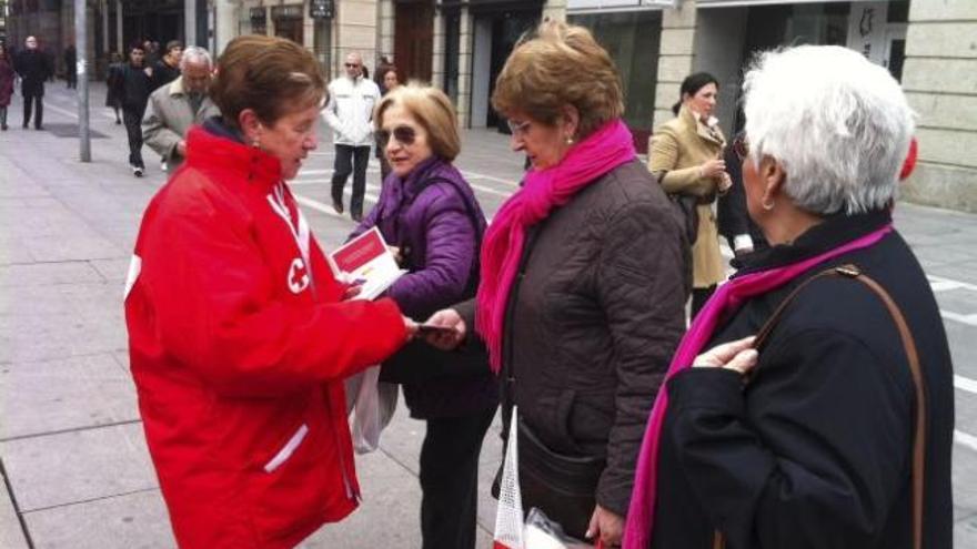 Campaña de sensibilización de Cruz Roja a pie de calle