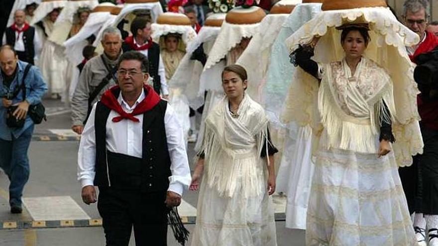 Las jóvenes torruanas protagonizan hoy el ritual del Pa Beneït