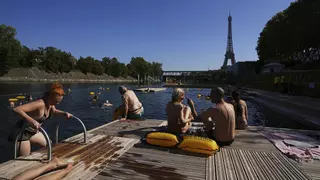 Baños en el Sena para combatir el calor en París