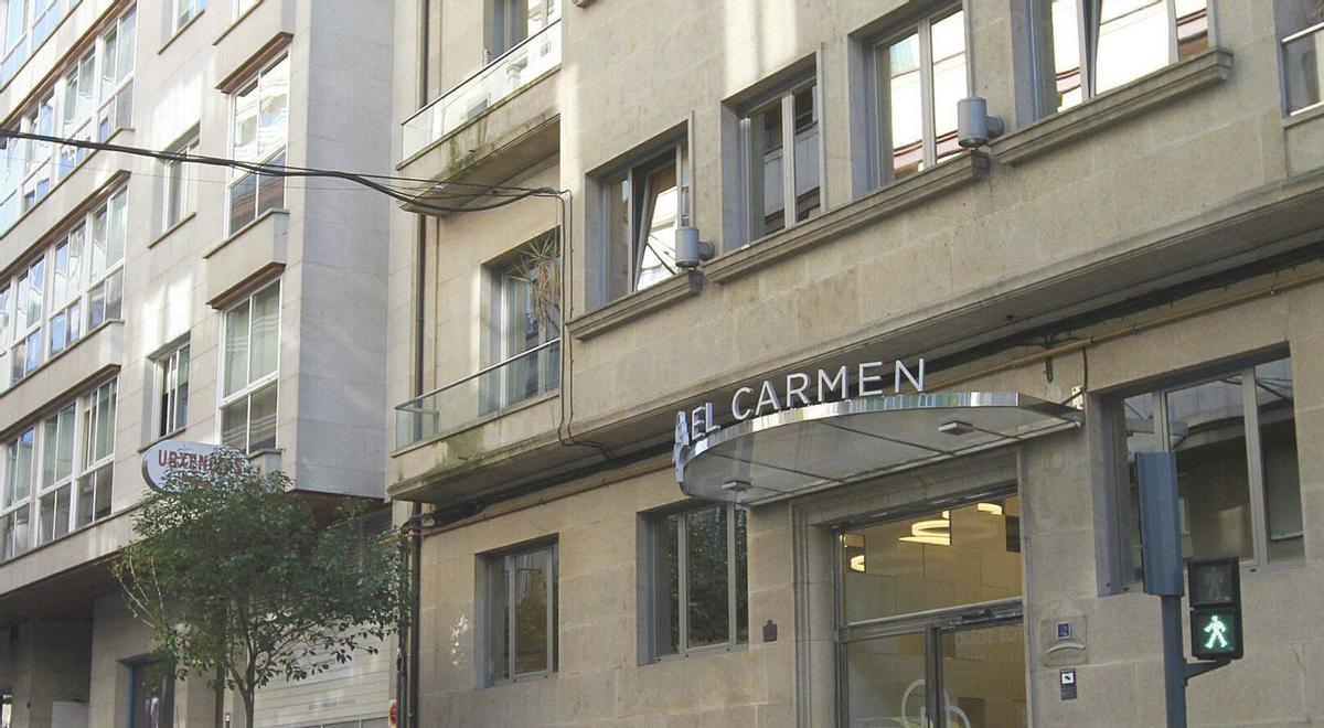Instalaciones del hospital privado El Carmen, en el centro de Ourense.