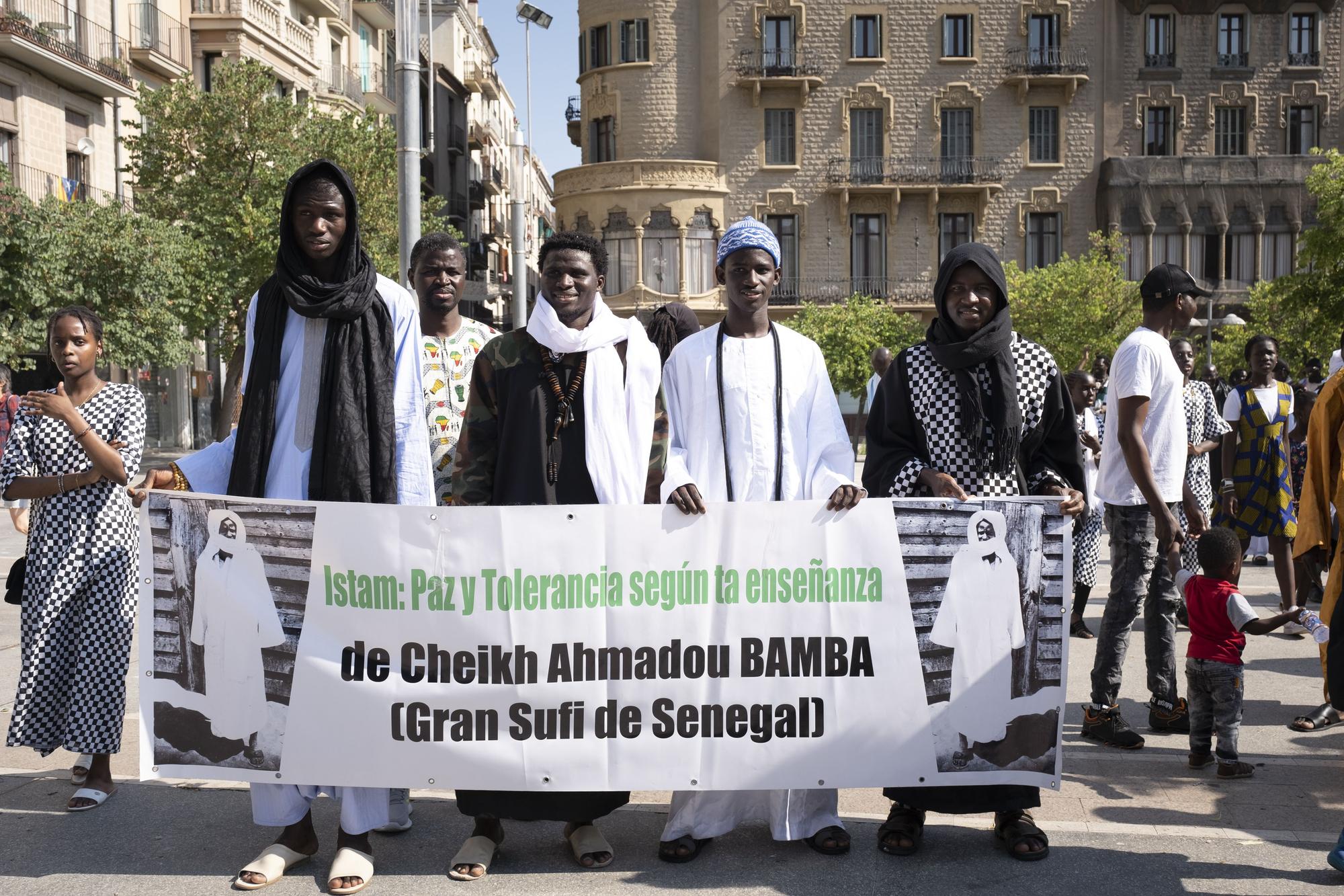 Totes les imatges de la festa pels carrers dels Touba