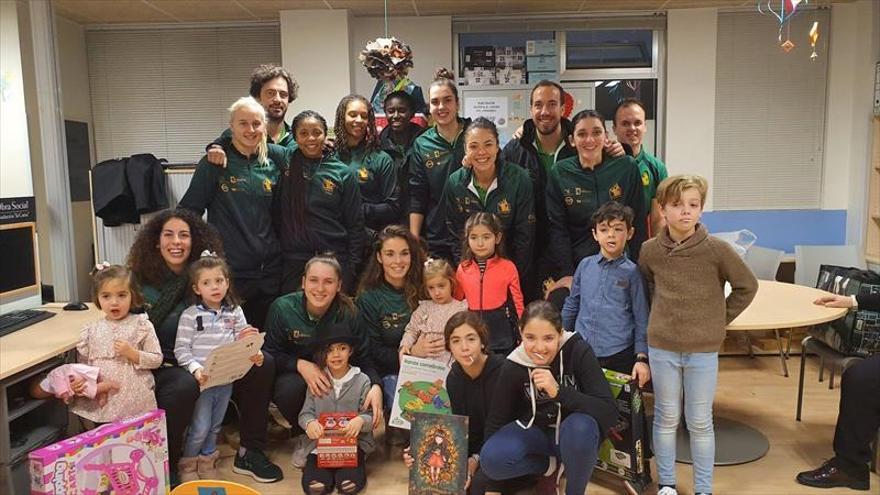 Visita a los niños del hospital san pedro de alcántara