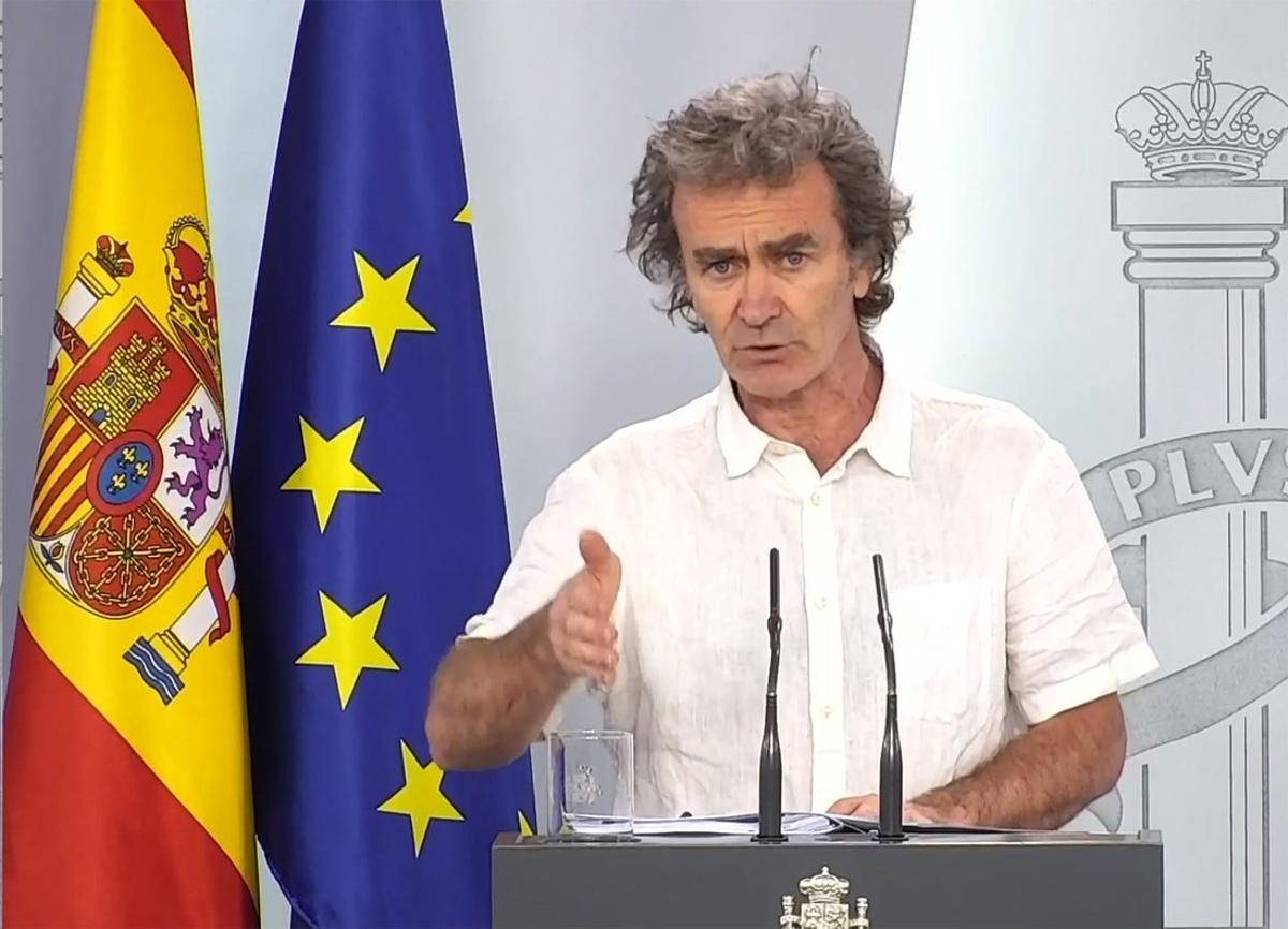 Madrid (Spain), 04/05/2020.- A handout photo made available by the Spanish Prime Minister’s Office shows Director of Spain’s Center for Coordination of Health Alerts and Emergencies, Fernando Simon speaking during a press conference after the meeting of the Coronavirus Evaluation and Follow-up Committee held at Moncloa Presidential Palace in Madrid, Spain, 04 May 2020. (España) EFE/EPA/SPANISH PM PRESS OFFICE / MONCLOA HANDOUT HANDOUT EDITORIAL USE ONLY/NO SALES