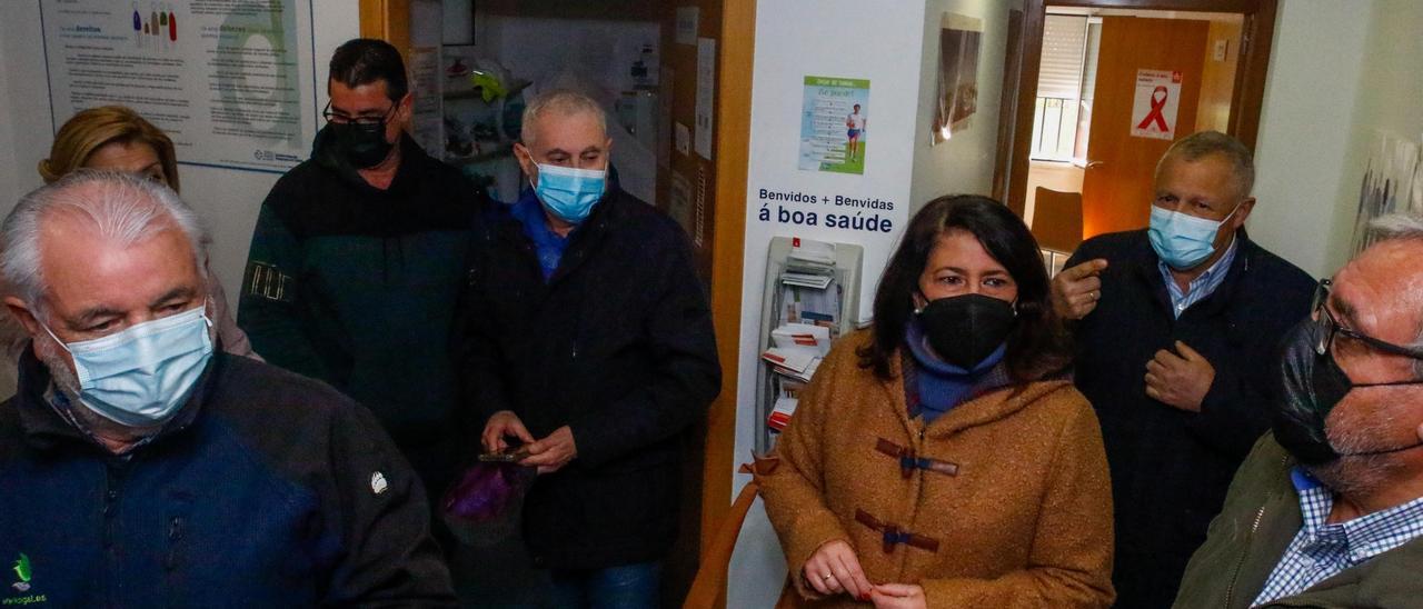 El gerente del área sanitaria de Pontevedra-O Salnés visitó ayer el centro médico de Vilaxoán.