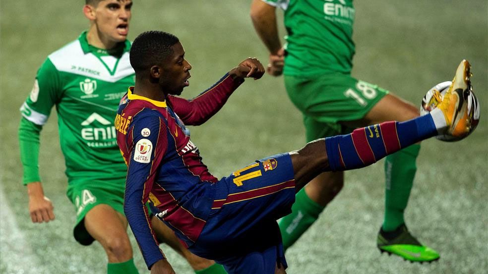 Dembélé, en un lance del partido en Cornellà