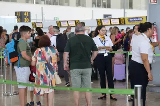 Los vuelos con salida desde Alicante sufren sus primeros retrasos por la huelga de la filial de Ryanair