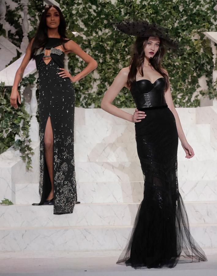 Desfile La Perla en Nueva York: vestido negro gótico