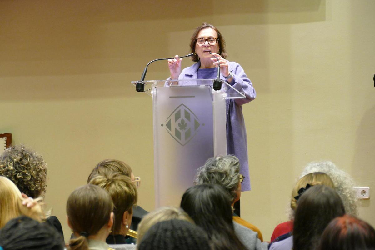 EN IMATGES | Figueres celebra el Dia de la Dona amb els Premis Maria Rosa Ymbert, la lectura del manifest i una taula rodona d'escriptores
