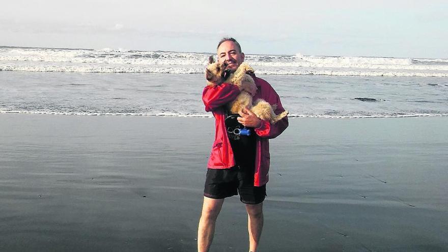 Miguel Asensio, en la playa de La Arena.