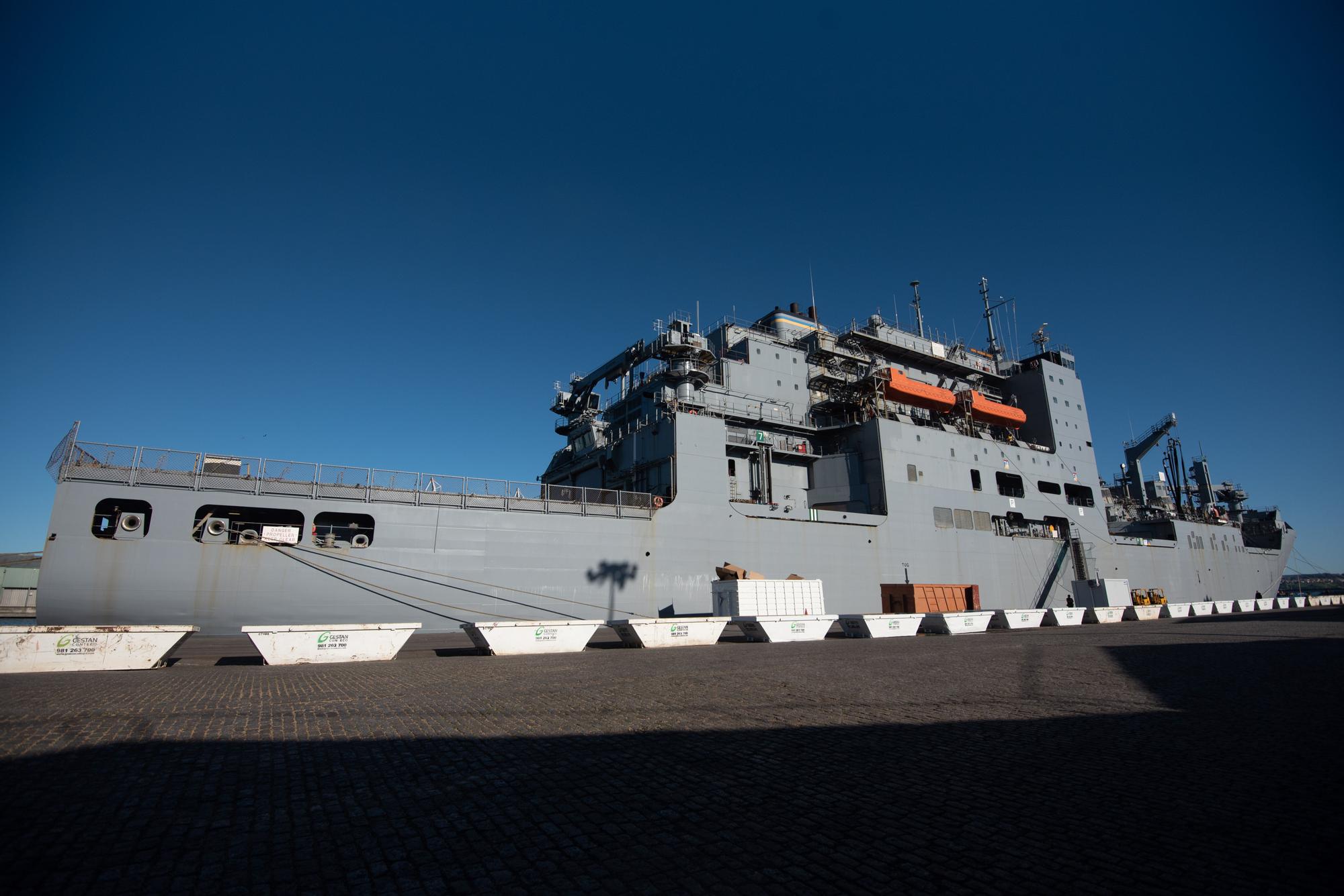 Atraca en el puerto de A Coruña un buque de la Armada americana