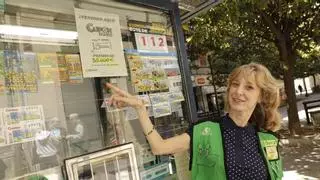 Habla la cuponera que vendió el primer premio de la ONCE en Gijón: "Me quedaron cuatro boletos sin vender y los devolví"