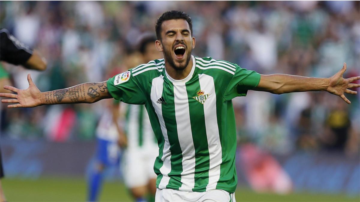 Dani Ceballos celebra un gol con el Real Betis en la Liga 2016/17