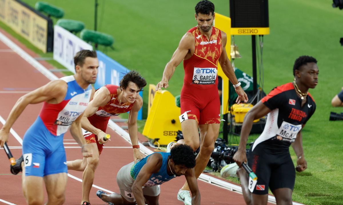 Mala suerte en el cambio entre Samu García y Erta en Budapest'23