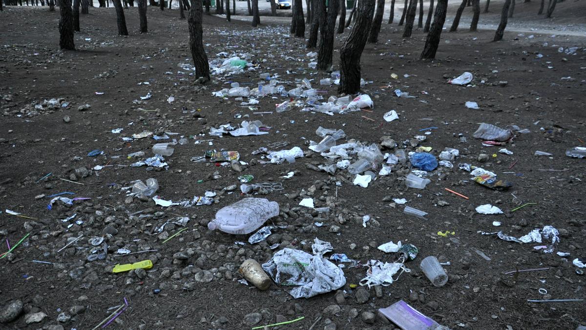 Restos de basura tras la celebración de San Pepe en 2018.