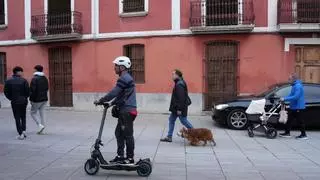 Nueva ordenanza de patinetes en Vila-real: se acabó el ir a más de 20 km/h, por la acera o con un pasajero