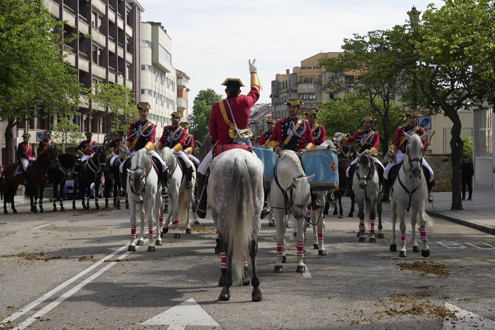 EN IMÁGENES: Así fue el multitudinario desfile en Oviedo por el Día de las Fuerzas Armadas