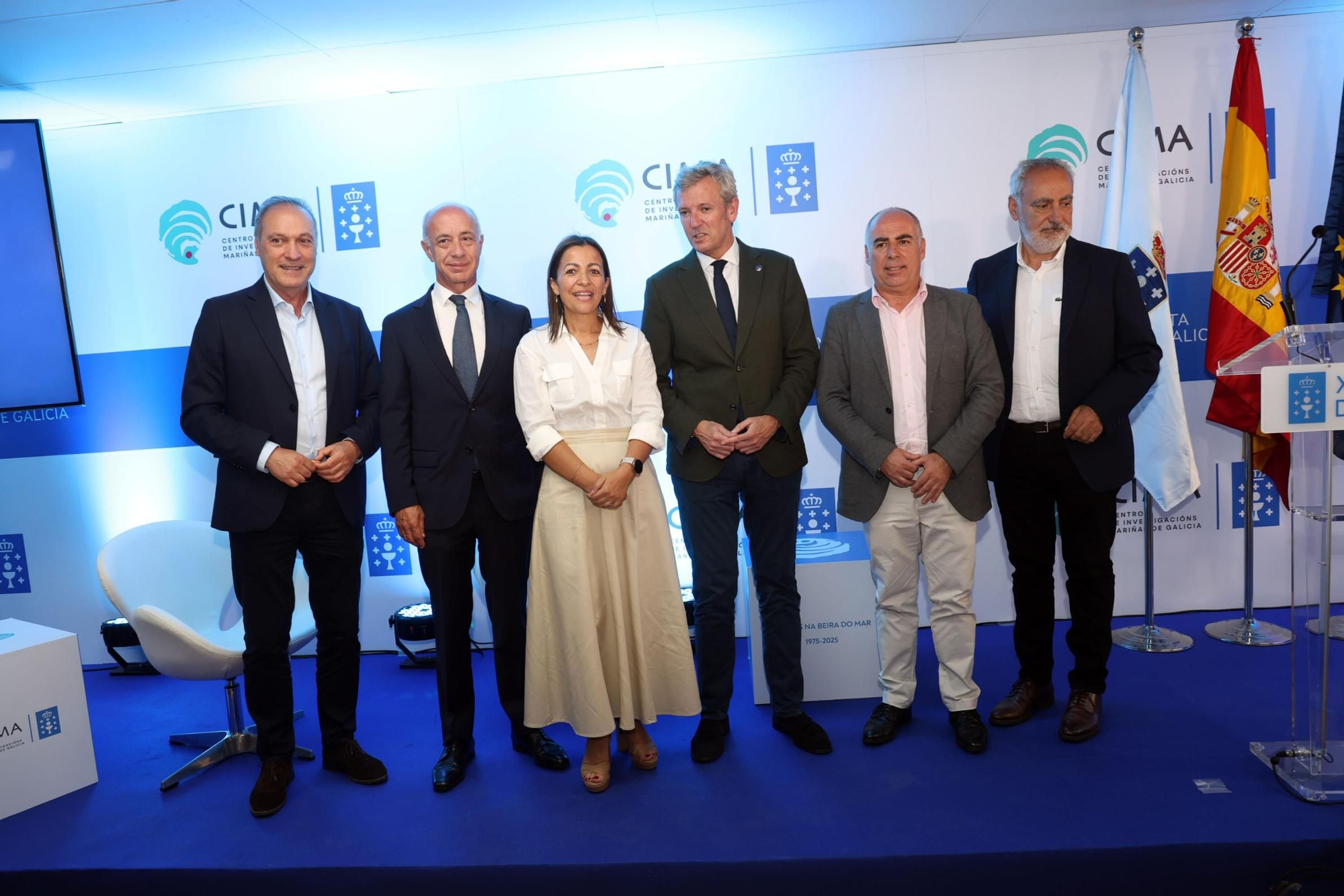 Asistentes a la conmemoración del 50 aniversario del CIMA, en Corón (Vilanova).