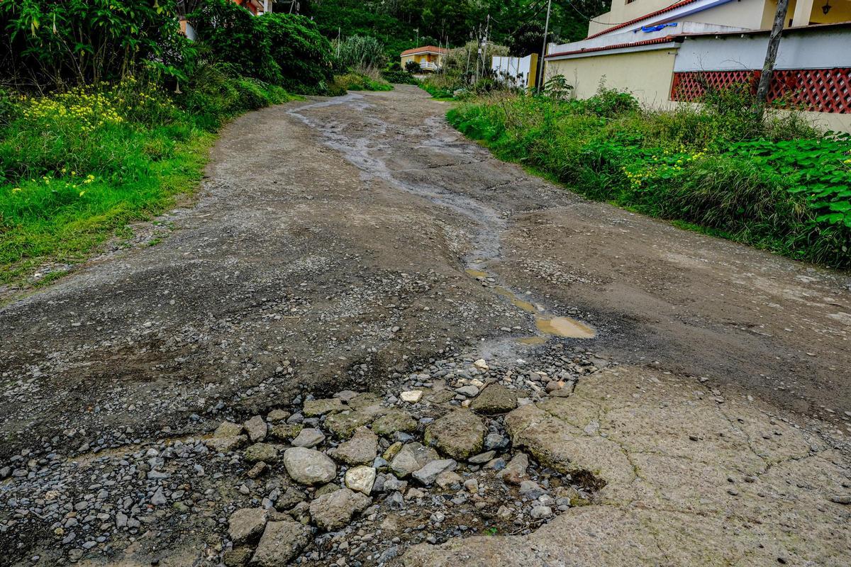 Los vecinos denunciaron la rotura de una tubería, sin hacerles caso.