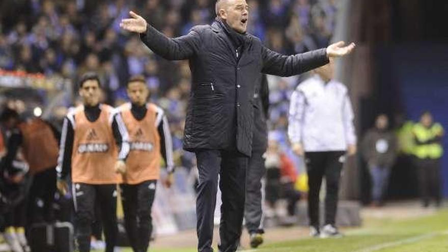 Víctor Fernández, en Riazor como entrenador del Deportivo.