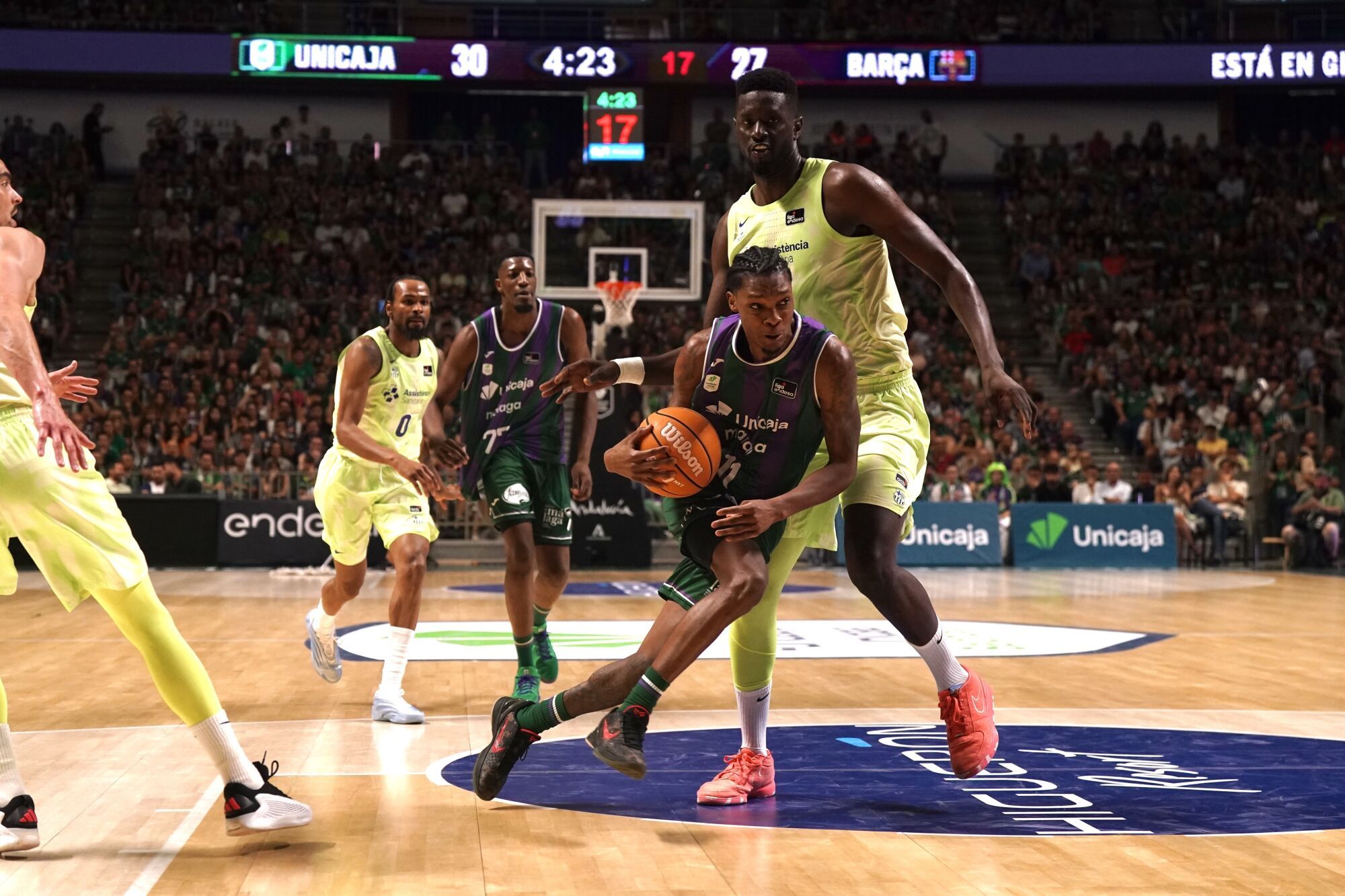Cuartos de final de la Liga Endesa entre el Unicaja y el Barça
