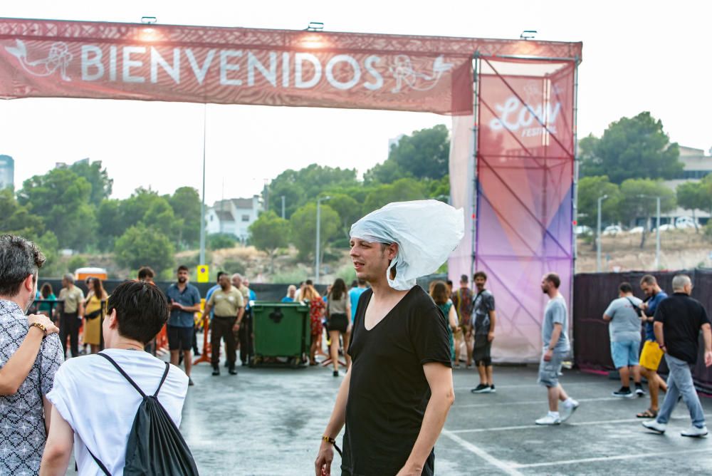 El plato fuerte de la primera jornada del festival fue la actuación de los británicos Foals al filo de la medianoche.