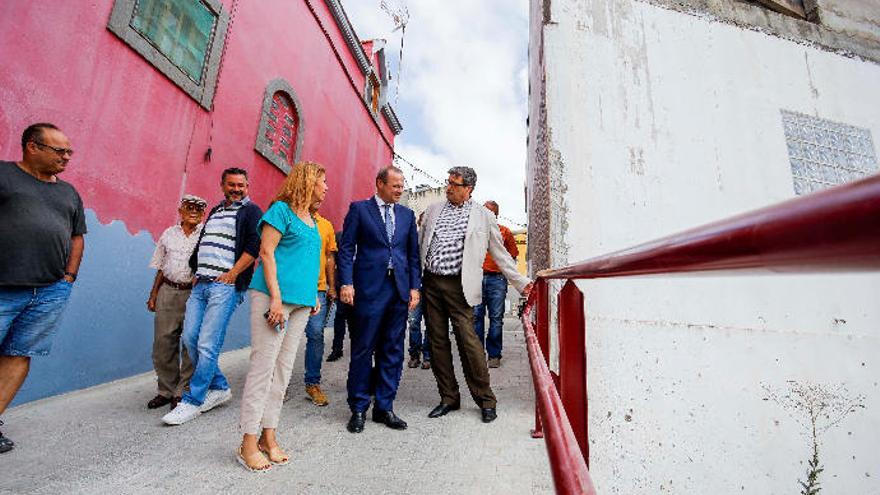 Sanz, Hidalgo y Doreste en su visita a El Román.