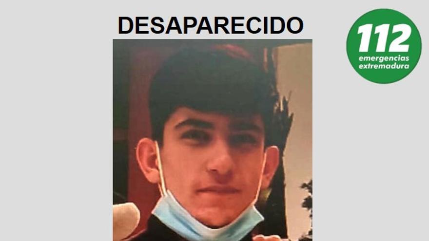 Cartel con la fotografía del menor desaparecido en Villafranca de los Barros