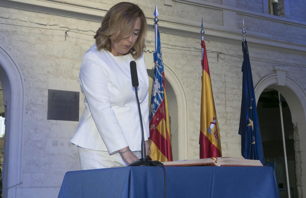 Toma de posesión de Araceli Poblador como nueva subdelegada del Gobierno en Alicante