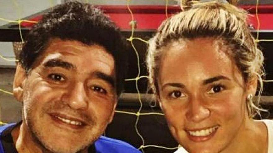 Polémica con la última pareja de Maradona en el velatorio